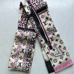 AUTHENTIC LOUIS VUITTON Pink Cheetah print SILK Bandeau scarf